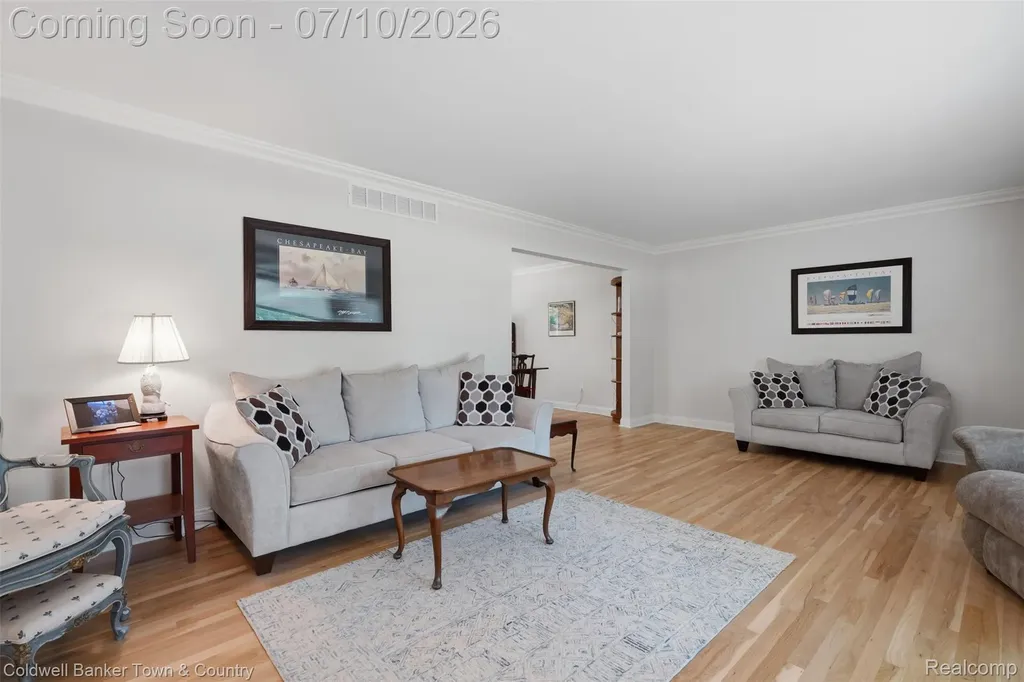 4301 Macqueen Drive West Bloomfield Charter Township MI 48323