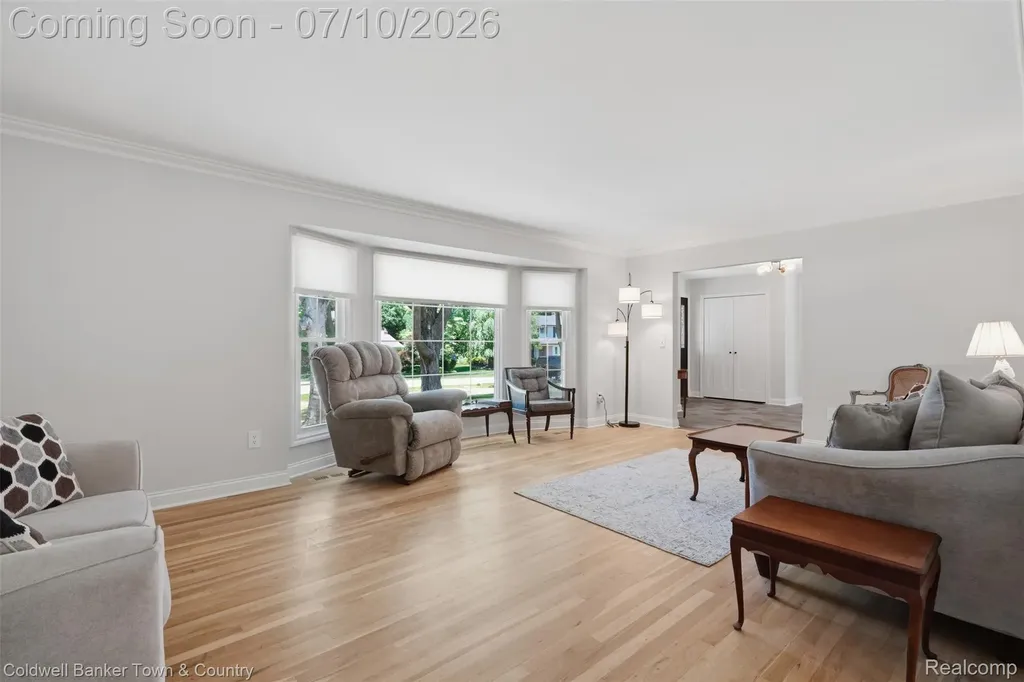4301 Macqueen Drive West Bloomfield Charter Township MI 48323