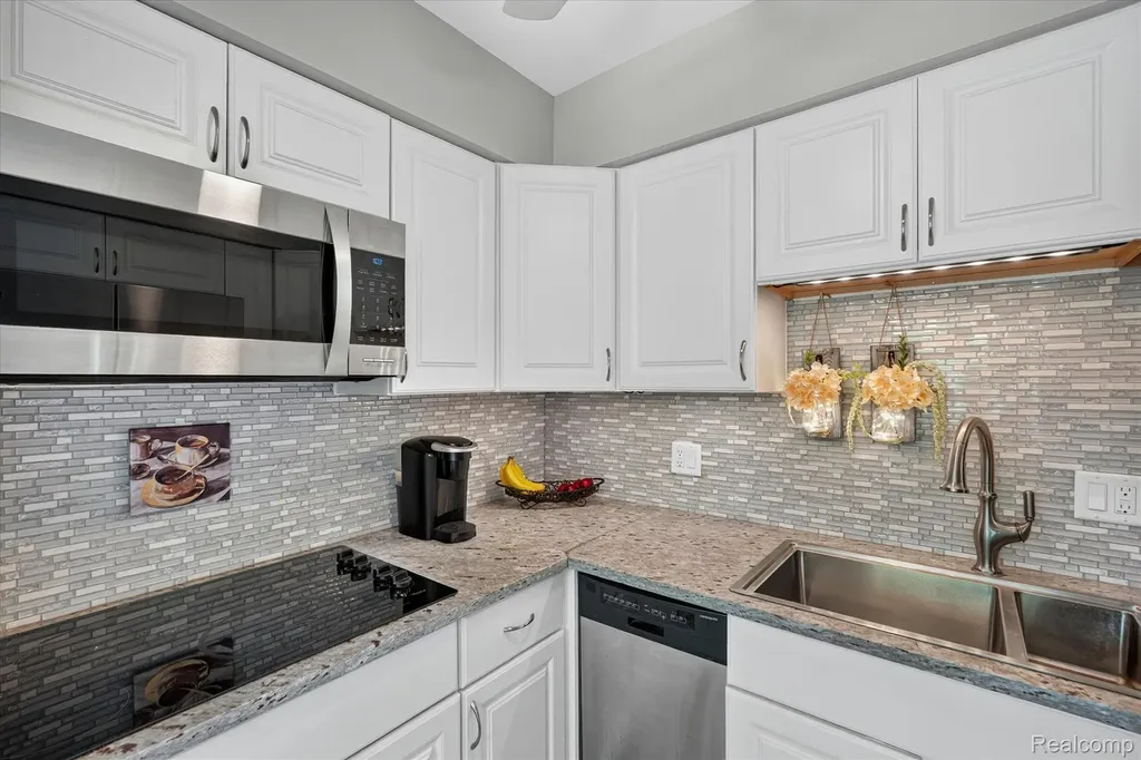 27094 Sandy Hill Lane Lyon Charter Township MI 48165