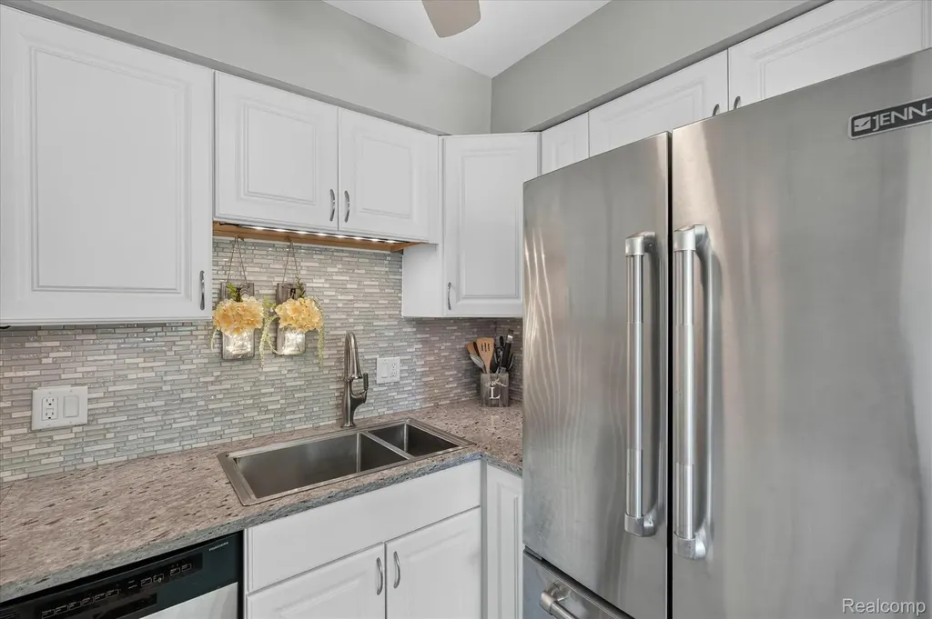 27094 Sandy Hill Lane Lyon Charter Township MI 48165