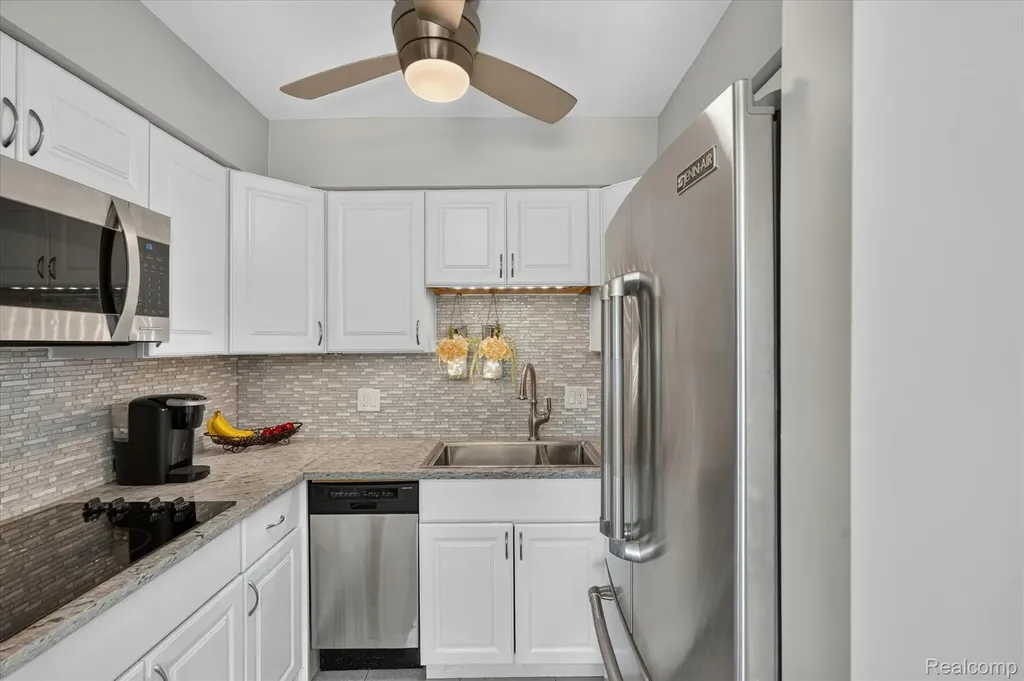 27094 Sandy Hill Lane Lyon Charter Township MI 48165
