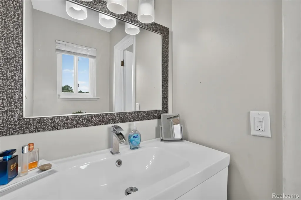27094 Sandy Hill Lane Lyon Charter Township MI 48165