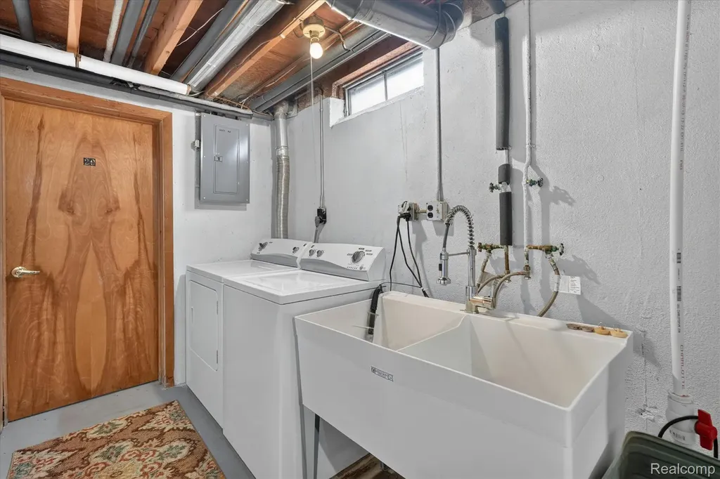 27094 Sandy Hill Lane Lyon Charter Township MI 48165