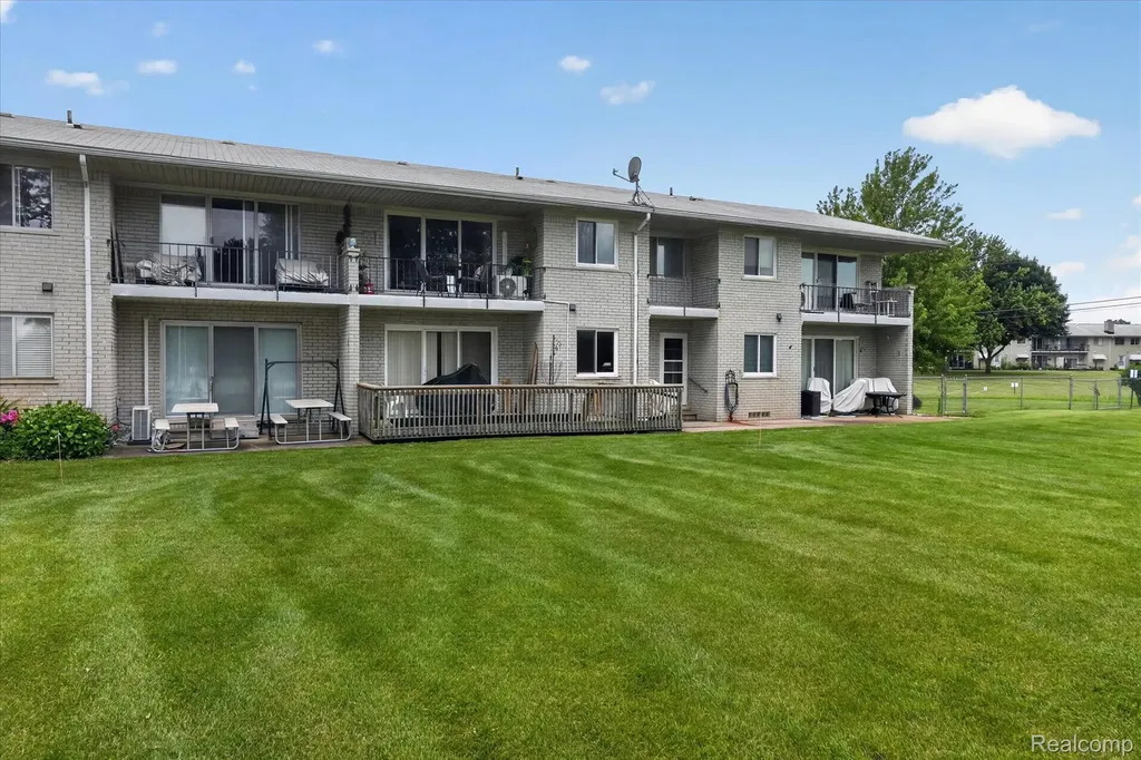27094 Sandy Hill Lane Lyon Charter Township MI 48165