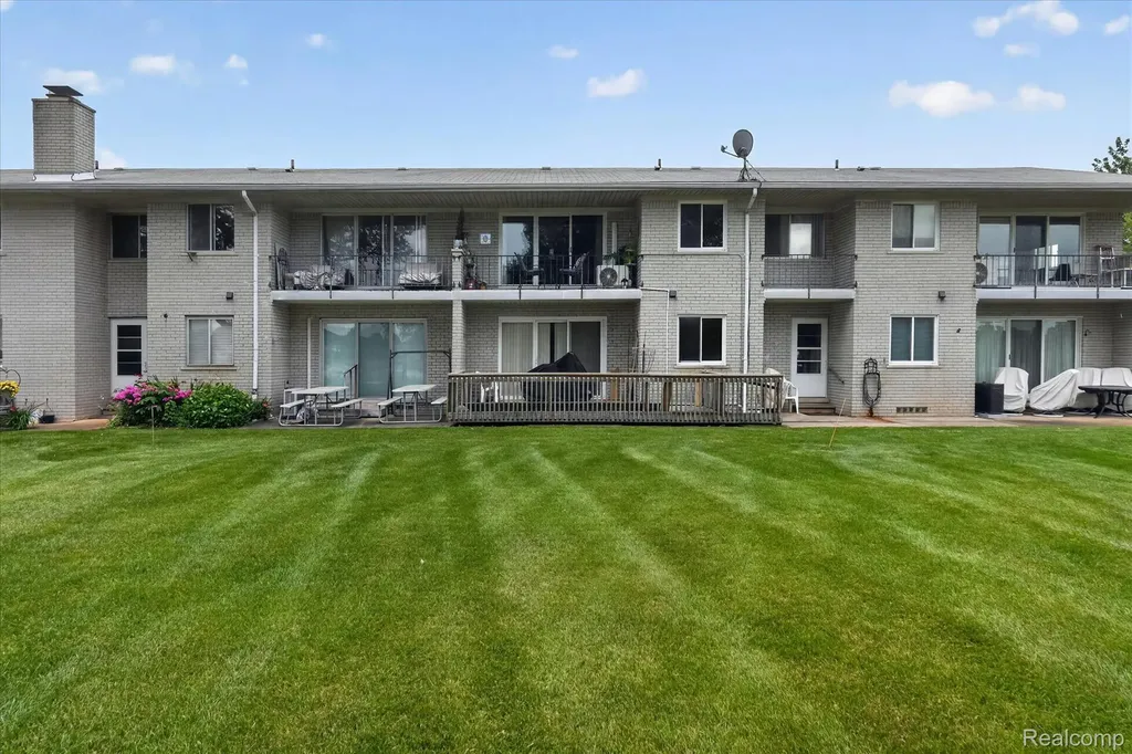 27094 Sandy Hill Lane Lyon Charter Township MI 48165