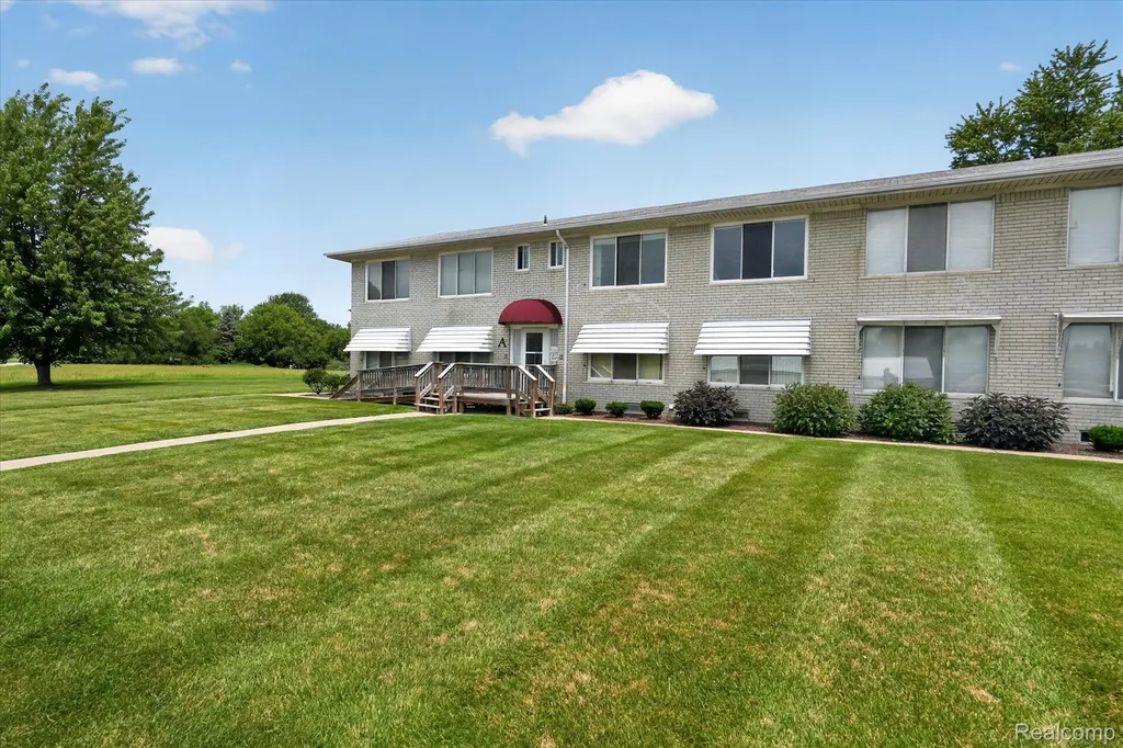 27094 Sandy Hill Lane Lyon Charter Township MI 48165