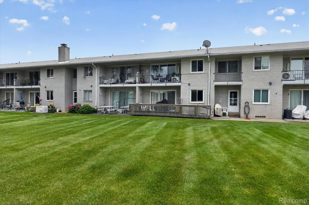 27094 Sandy Hill Lane Lyon Charter Township MI 48165