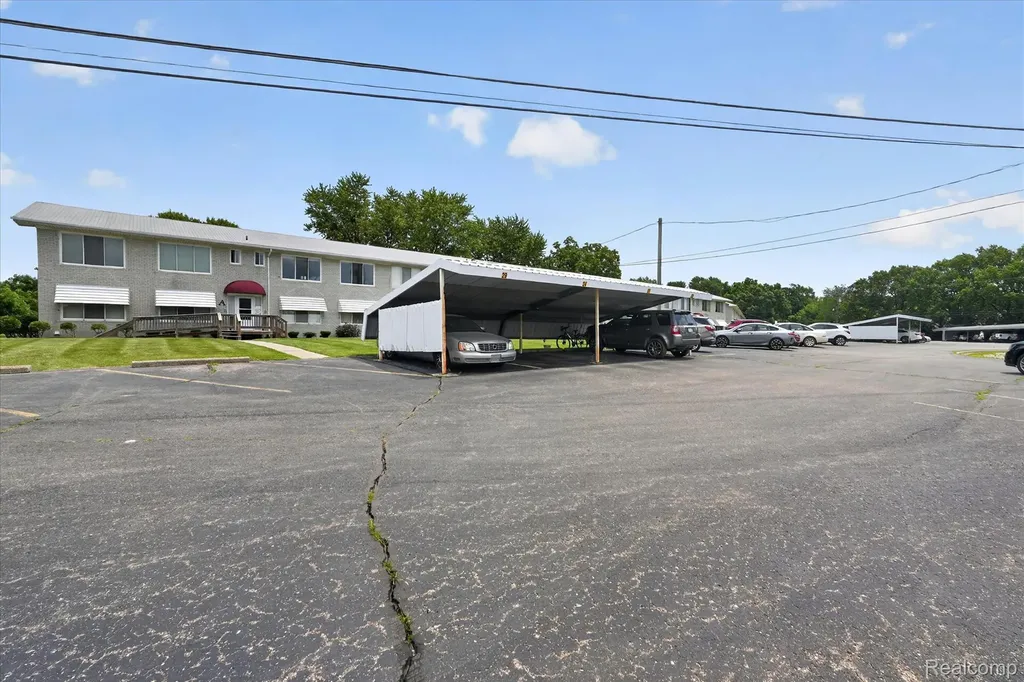 27094 Sandy Hill Lane Lyon Charter Township MI 48165