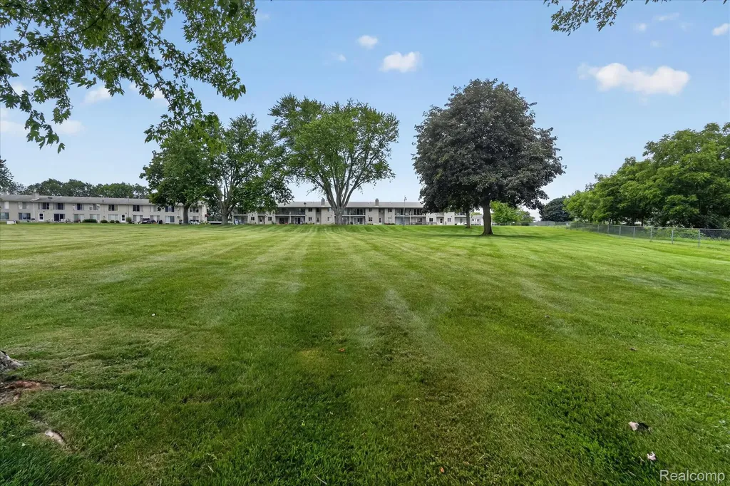 27094 Sandy Hill Lane Lyon Charter Township MI 48165