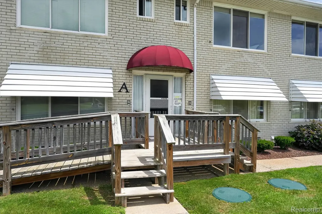 27094 Sandy Hill Lane Lyon Charter Township MI 48165