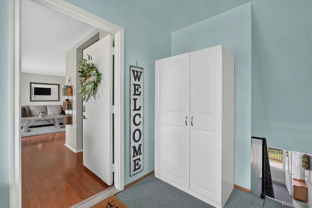 27094 Sandy Hill Lane Lyon Charter Township MI 48165