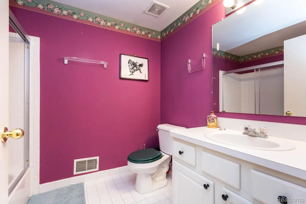 487 N Oak Drive Commerce Charter Township MI 48390