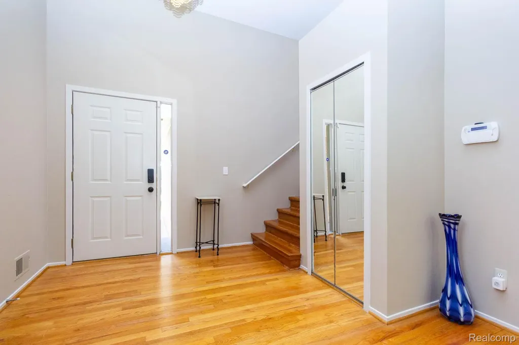487 N Oak Drive Commerce Charter Township MI 48390