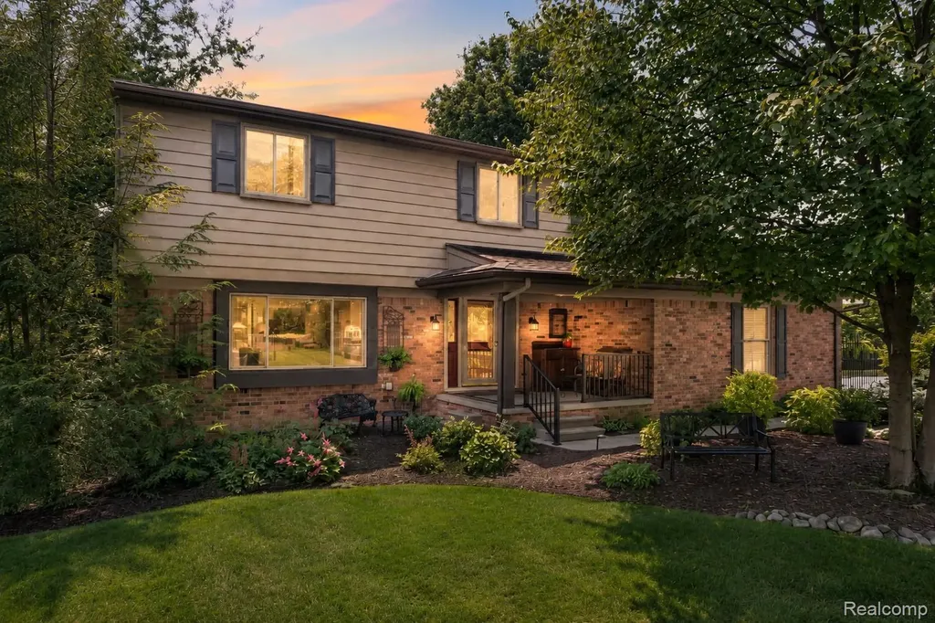 2125 Avoncrest Drive Rochester Hills City MI 48309