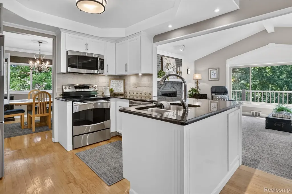 2125 Avoncrest Drive Rochester Hills City MI 48309