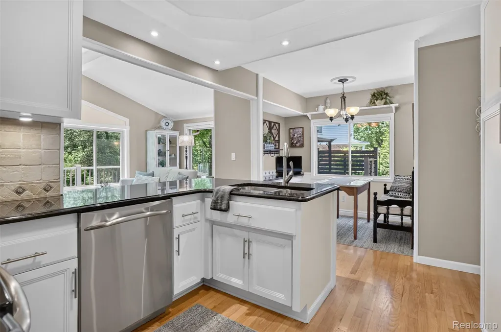 2125 Avoncrest Drive Rochester Hills City MI 48309