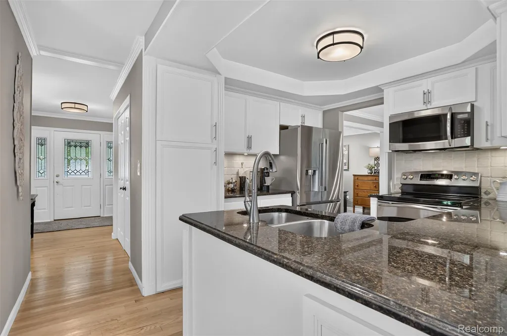 2125 Avoncrest Drive Rochester Hills City MI 48309