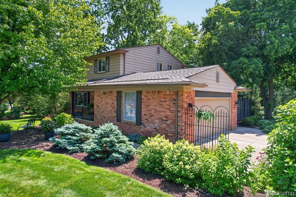2125 Avoncrest Drive Rochester Hills City MI 48309