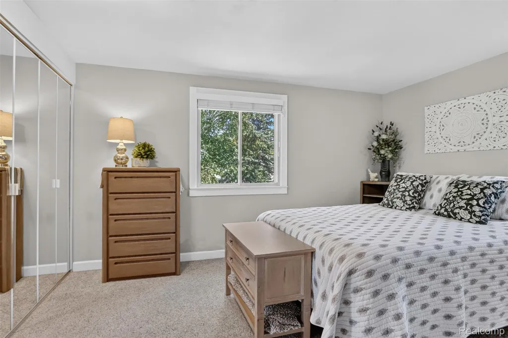 2125 Avoncrest Drive Rochester Hills City MI 48309