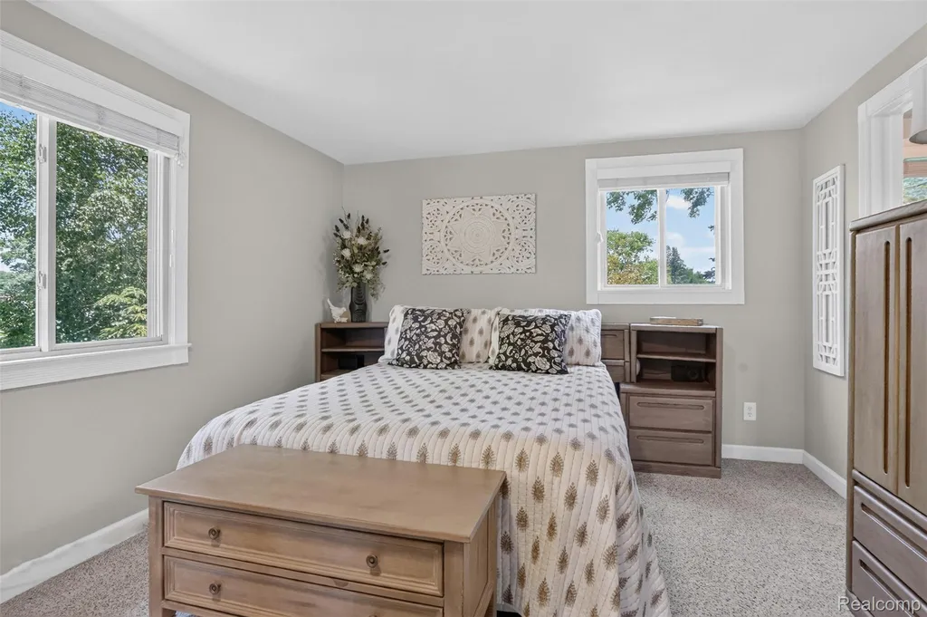 2125 Avoncrest Drive Rochester Hills City MI 48309