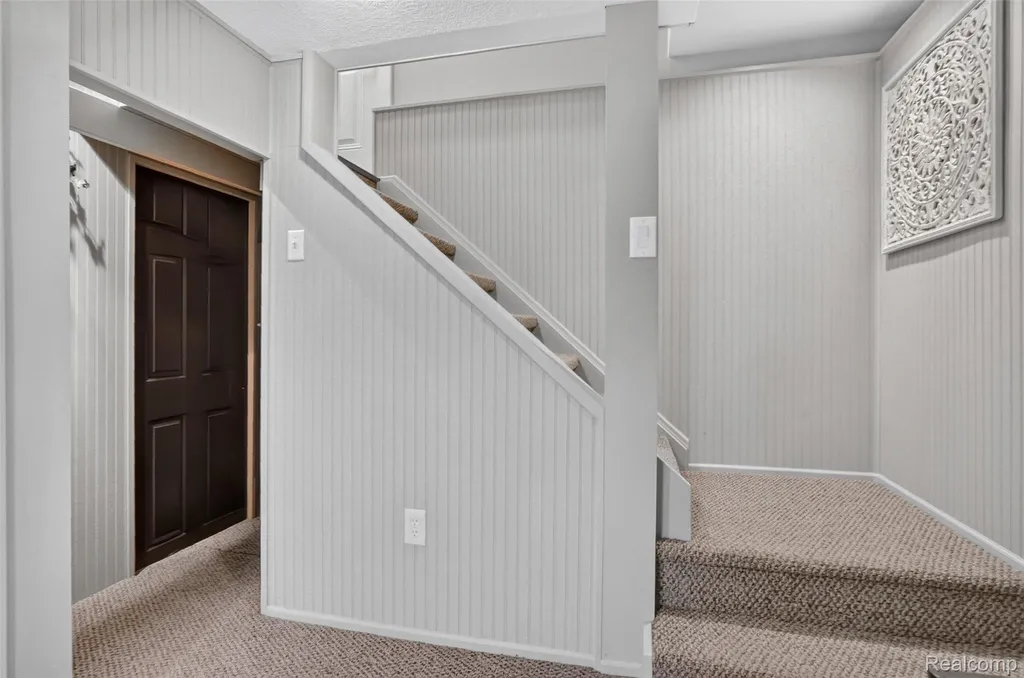 2125 Avoncrest Drive Rochester Hills City MI 48309