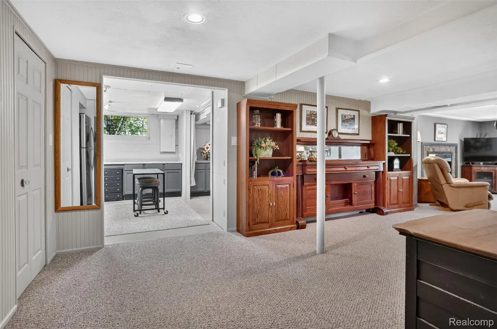 2125 Avoncrest Drive Rochester Hills City MI 48309