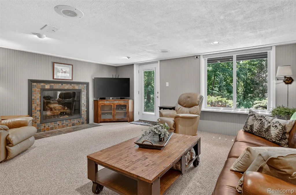 2125 Avoncrest Drive Rochester Hills City MI 48309
