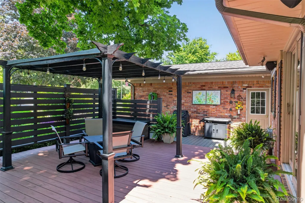 2125 Avoncrest Drive Rochester Hills City MI 48309