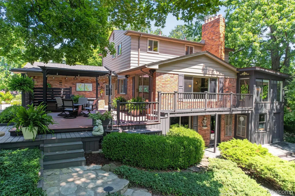 2125 Avoncrest Drive Rochester Hills City MI 48309