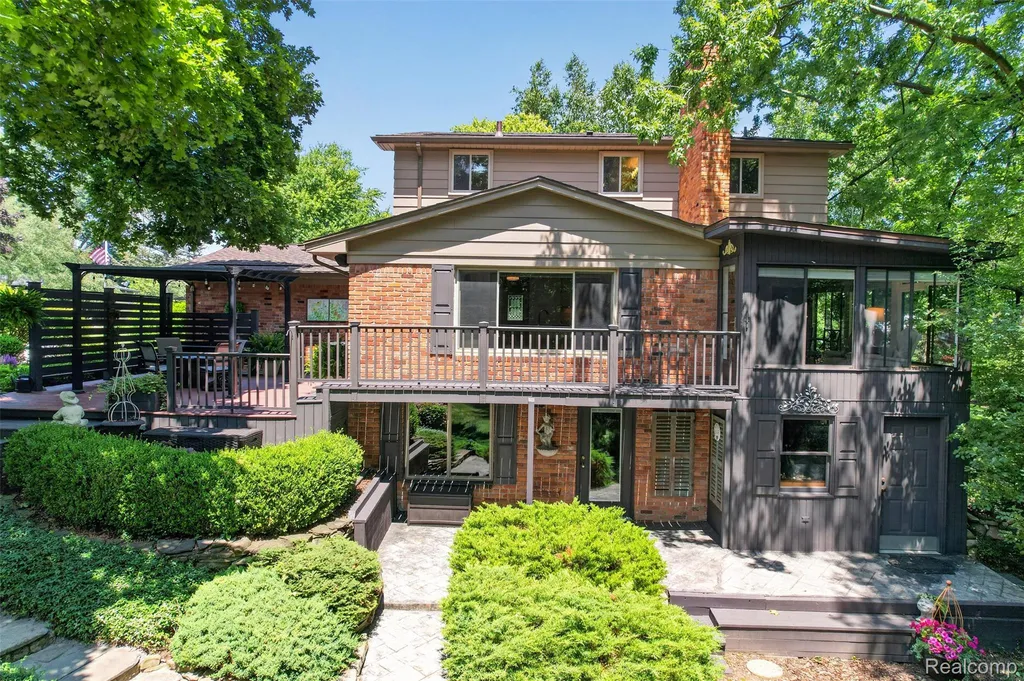 2125 Avoncrest Drive Rochester Hills City MI 48309