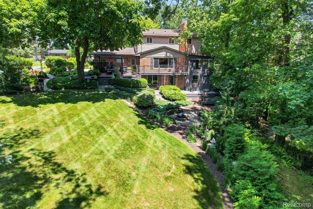 2125 Avoncrest Drive Rochester Hills City MI 48309