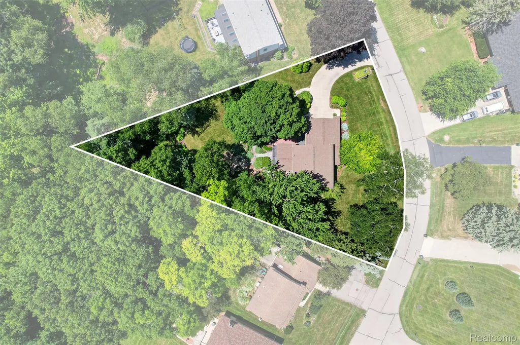 2125 Avoncrest Drive Rochester Hills City MI 48309