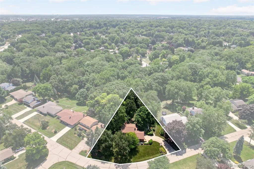 2125 Avoncrest Drive Rochester Hills City MI 48309
