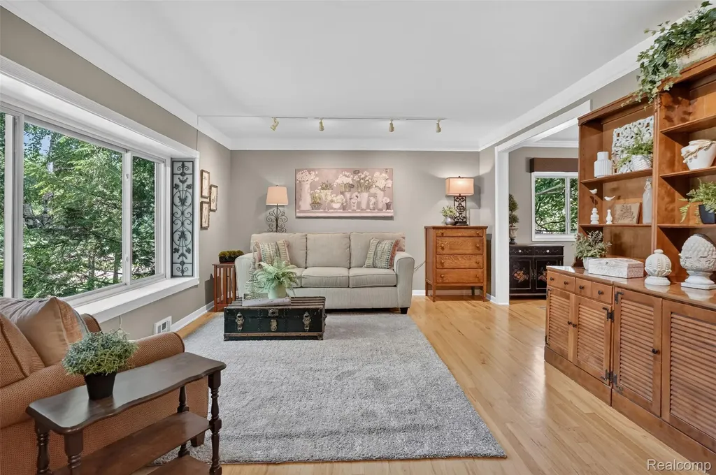 2125 Avoncrest Drive Rochester Hills City MI 48309