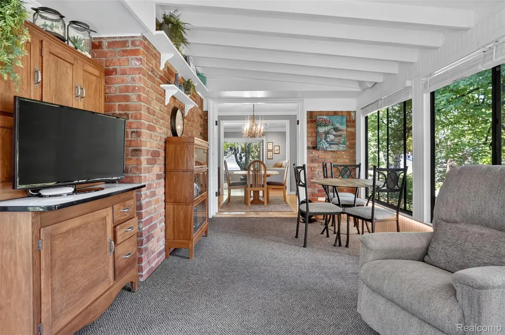 2125 Avoncrest Drive Rochester Hills City MI 48309