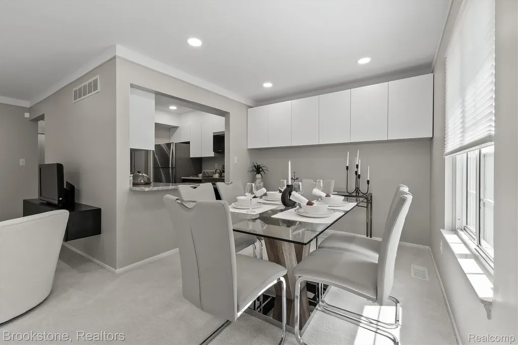 775 E Fox Hills Drive Bloomfield Hills City MI 48304