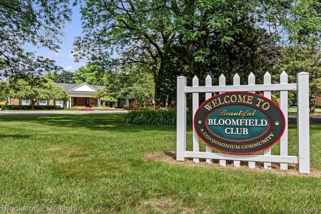 775 E Fox Hills Drive Bloomfield Hills City MI 48304