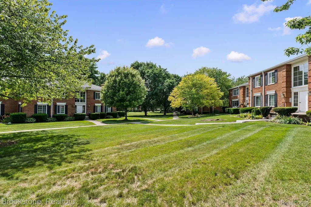 775 E Fox Hills Drive Bloomfield Hills City MI 48304