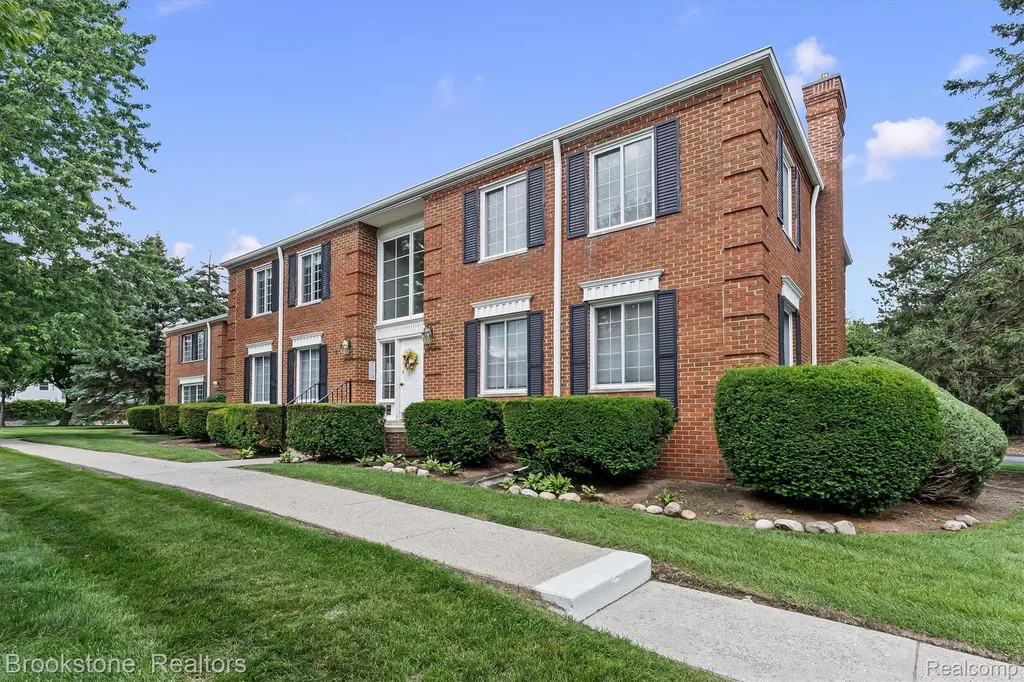 775 E Fox Hills Drive Bloomfield Hills City MI 48304