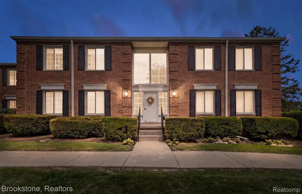 775 E Fox Hills Drive Bloomfield Hills City MI 48304