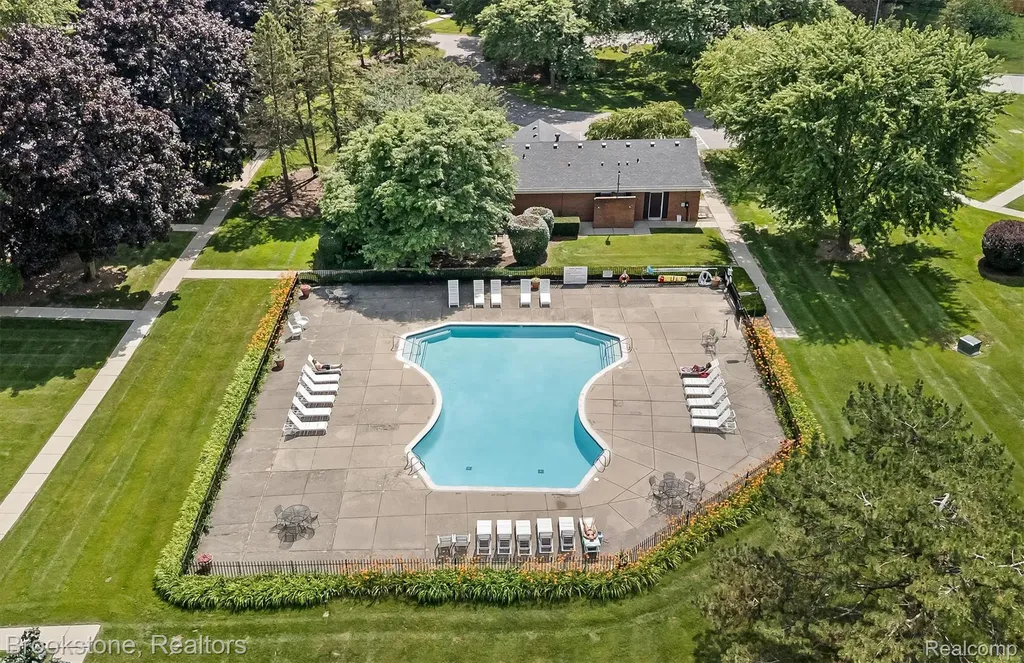 775 E Fox Hills Drive Bloomfield Hills City MI 48304