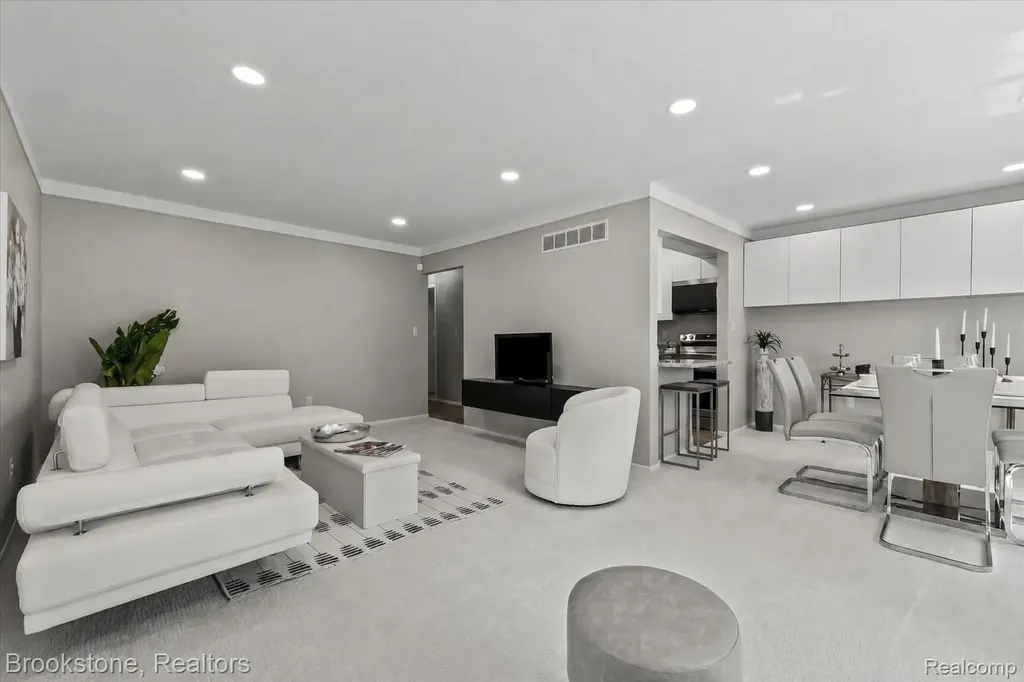775 E Fox Hills Drive Bloomfield Hills City MI 48304