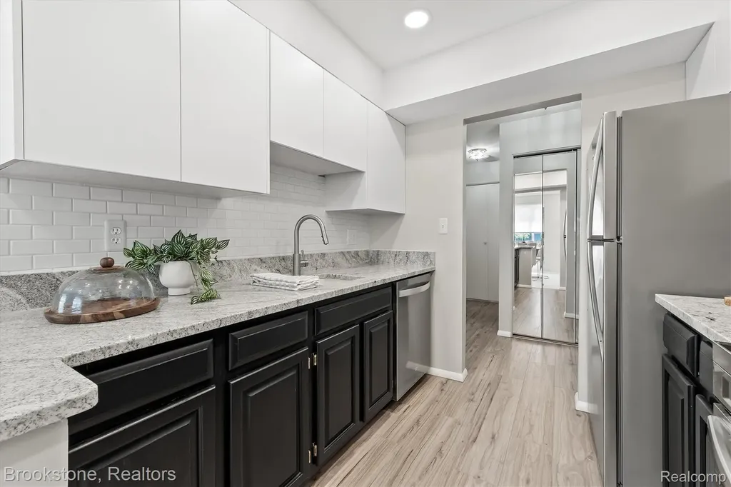 775 E Fox Hills Drive Bloomfield Hills City MI 48304