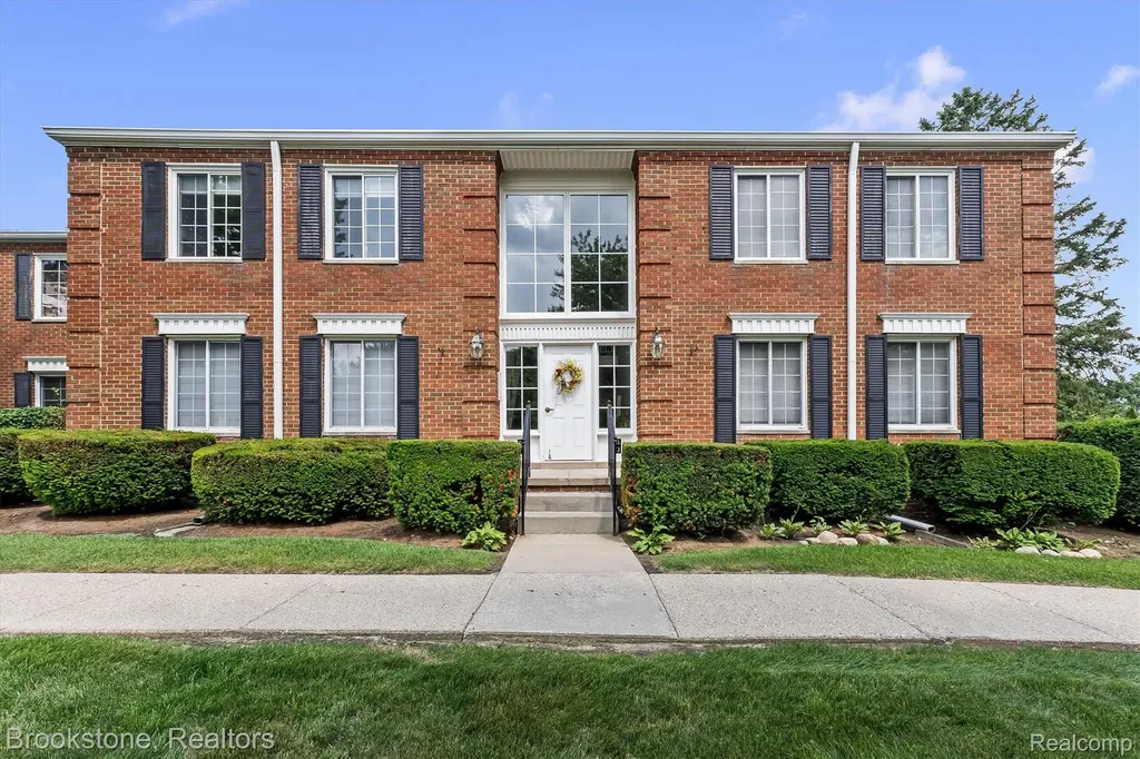 775 E Fox Hills Drive Bloomfield Hills City MI 48304