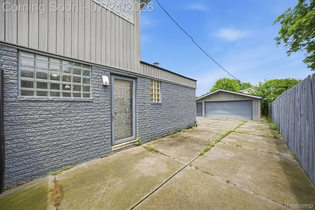 11957 Canterbury Drive Sterling Heights City MI 48312