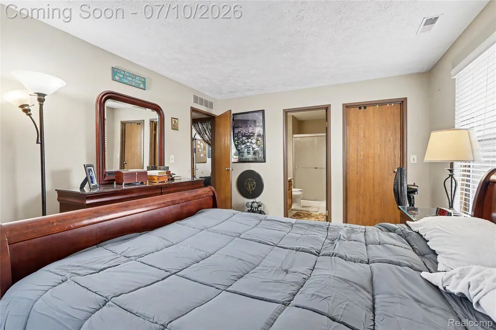 61154 Greenwood Drive South Lyon City MI 48178