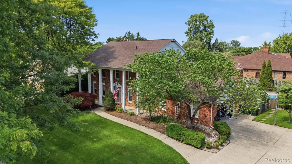 46884 Ben Franklin Drive Shelby Charter Township MI 48315