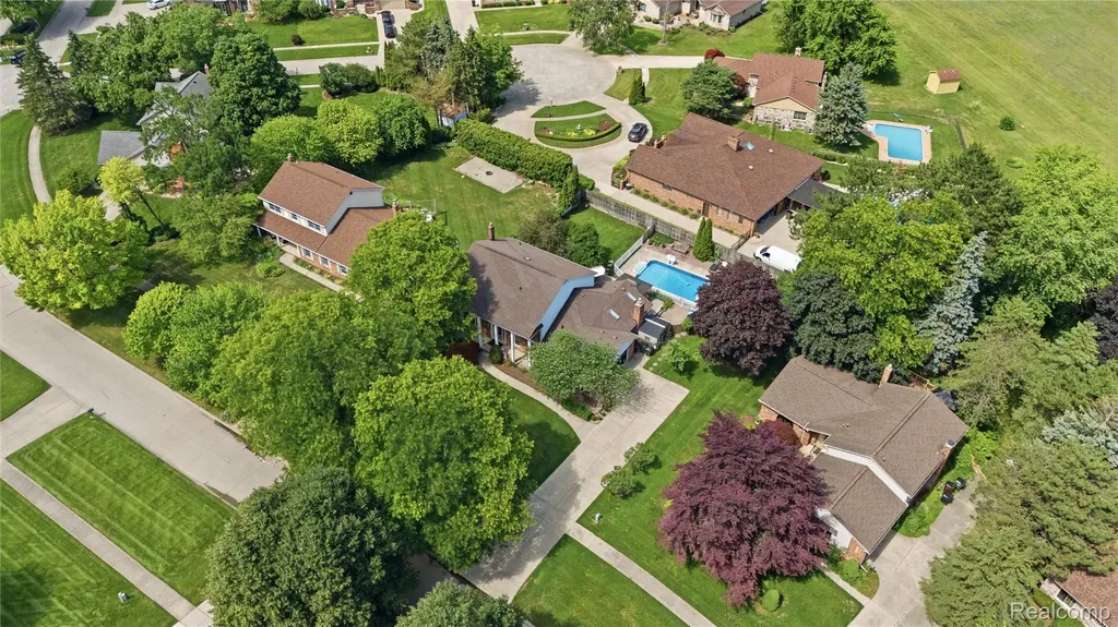 46884 Ben Franklin Drive Shelby Charter Township MI 48315
