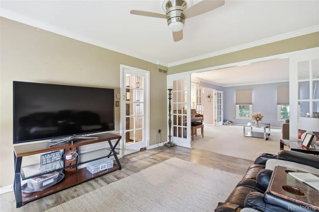 46884 Ben Franklin Drive Shelby Charter Township MI 48315
