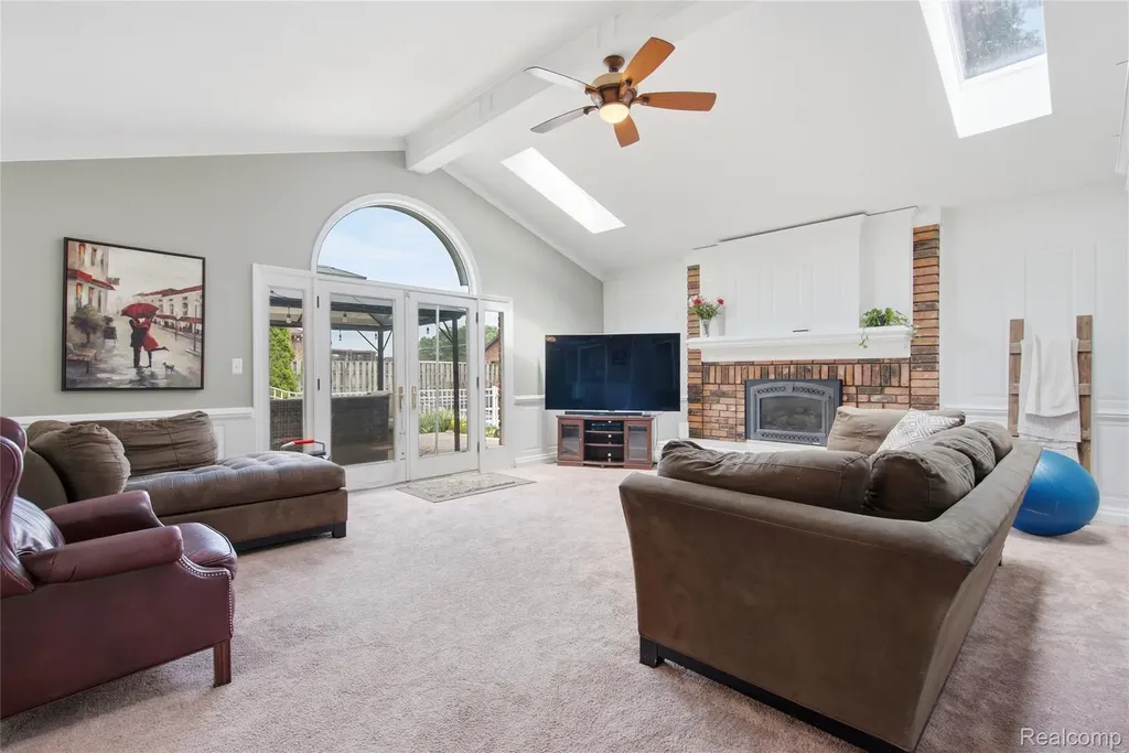 46884 Ben Franklin Drive Shelby Charter Township MI 48315